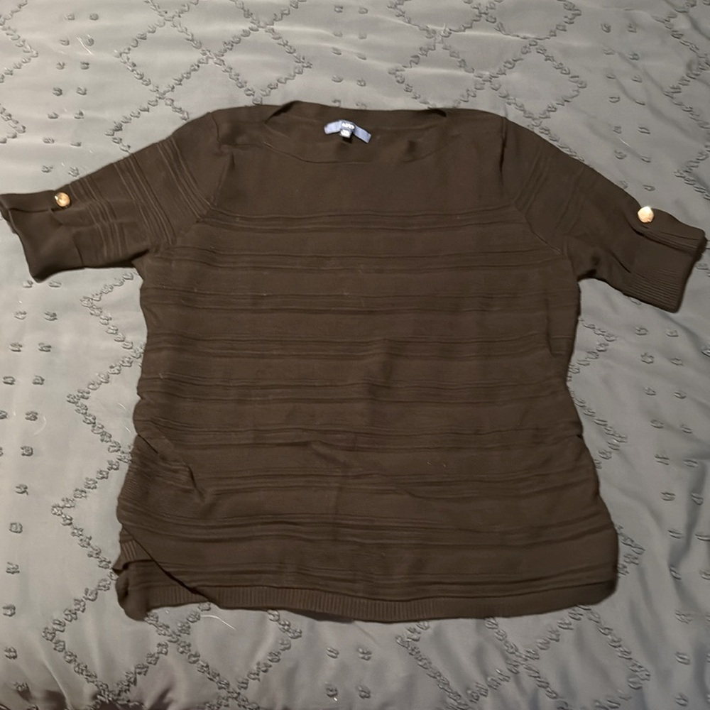 Women’s XXL lightweight sweater.